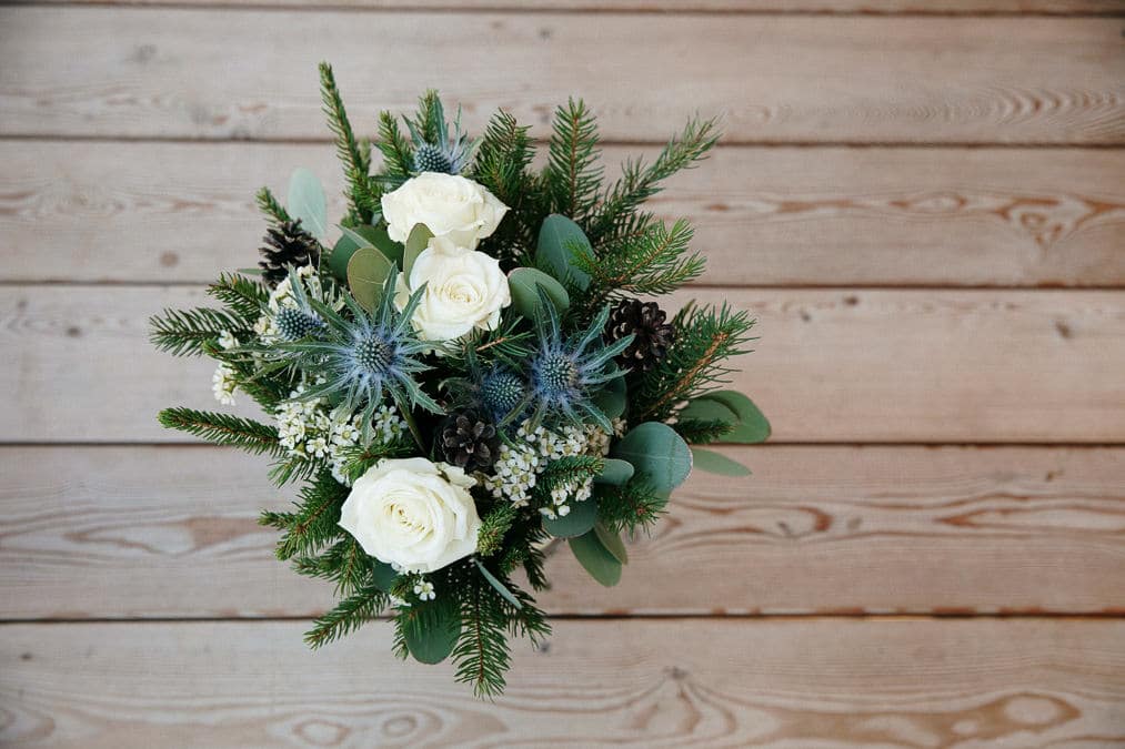 photographe mariage lac de montriond bouquet de fleurs de mariés