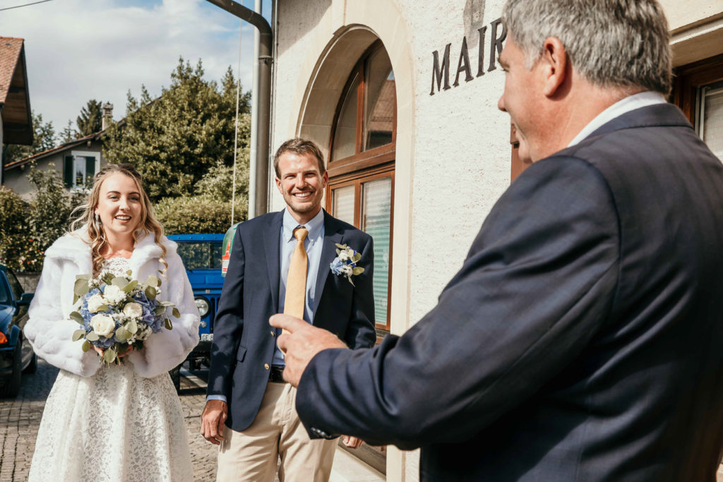 mairie Corsier Geneve Suisse mariage civil arrivée des mariés maire