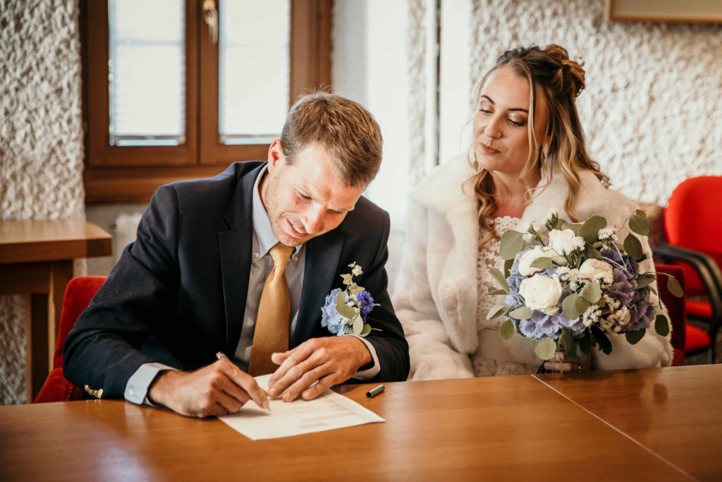 mairie Corsier Geneve Suisse mariage civil signature mariés