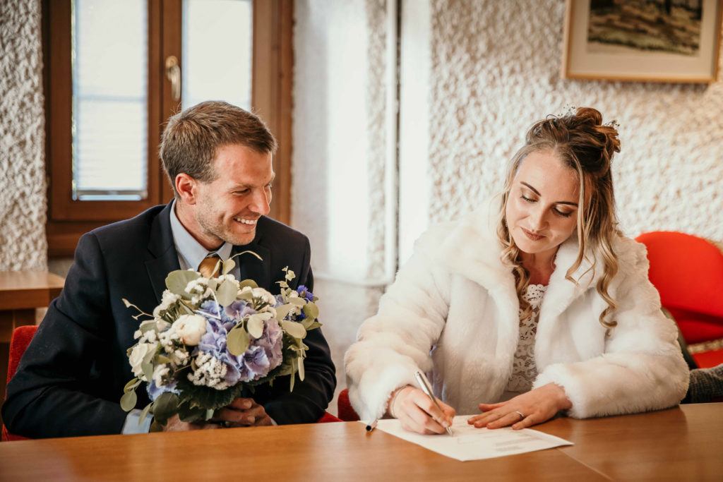mairie Corsier Geneve Suisse mariage civil signature mariés