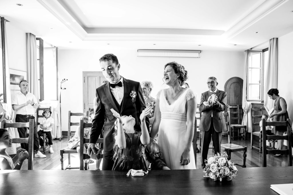 photographe mariage boheme Thonon Evian Geneve mairie cérémonie couple mariés oui enfants alliances