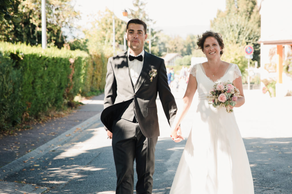 photographe mariage boheme Thonon Evian Geneve mariée robe bouquet marié amoureux mairie couple