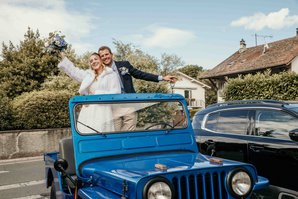 mairie Corsier Geneve Suisse mariage civil sortie mariés jeep