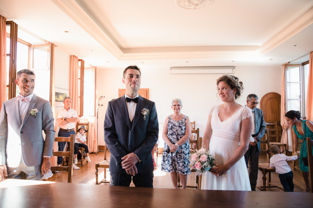photographe mariage boheme Thonon Evian Geneve mairie cérémonie couple mariés oui