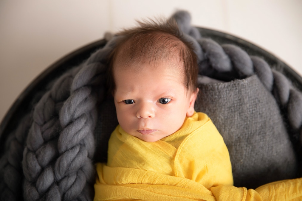 nouveau né séance photo photographe bébé garçon eveillé douvaine thonon evian annemasse geneve lausanne