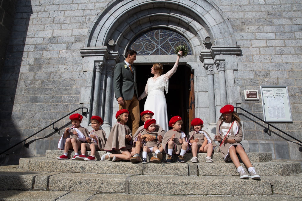 photographe mariés église les Gets Thonon mariage à la montagne cérémonie religieuse