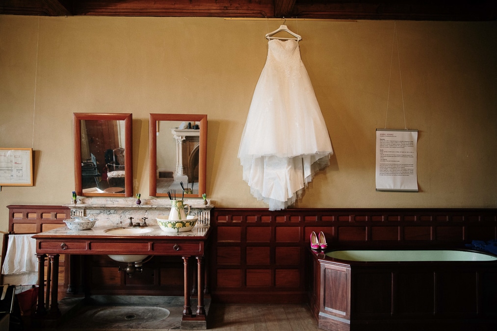 photographe mariage Thonon chateau de Ripaille preparatifs de la marié robe chaussures