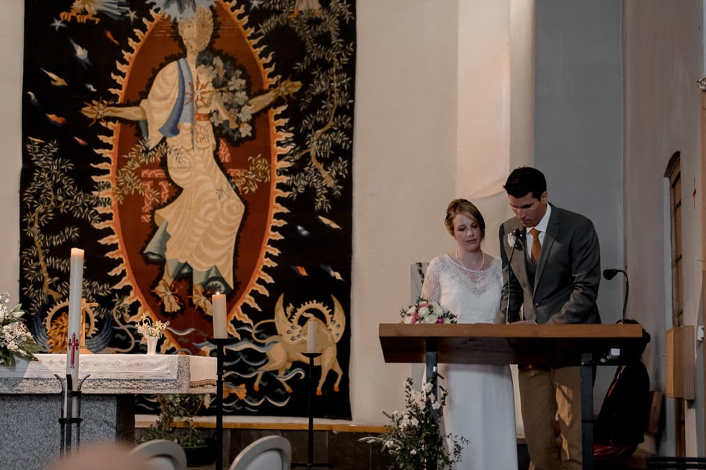 photographe mariés église les Gets Thonon mariage à la montagne cérémonie religieuse