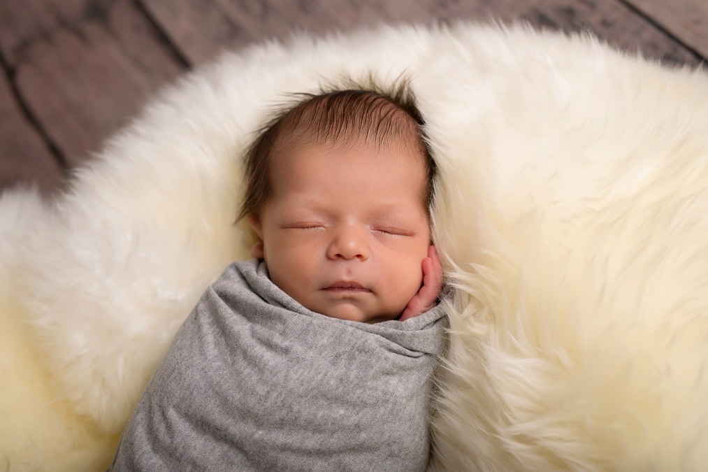 nouveau né séance photo photographe bébé endormi garçon douvaine thonon evian annemasse geneve lausanne