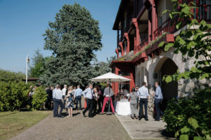 photo mariage à la La Verniaz à Evian cocktail vin d'honneur invités